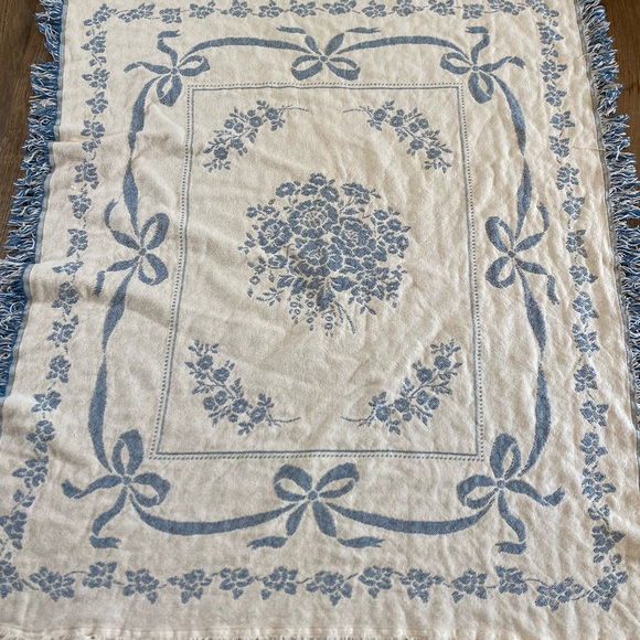 Vintage Granny Cottage Core Floral & Bows Throw Blanket - Picture 2 of 4